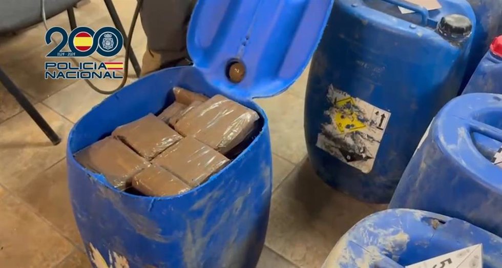 Garrafas con droga oculta en su interior intervenida en Puerto Real.