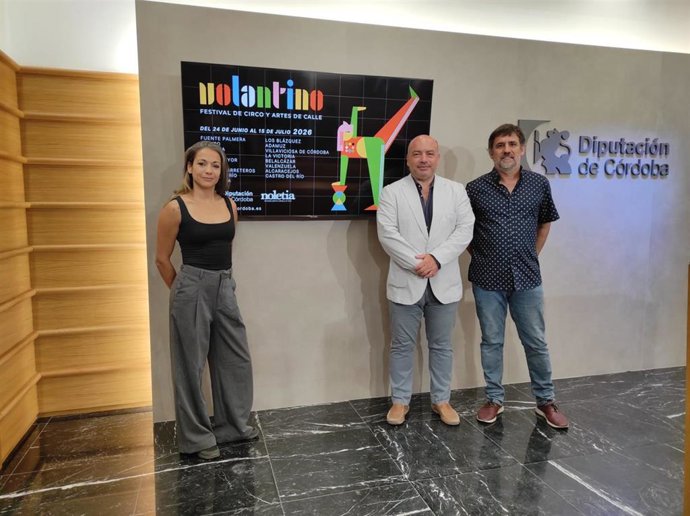 El delegado de Cultura, Gabriel Duque (centro), en la presentación de 'Volantino'.