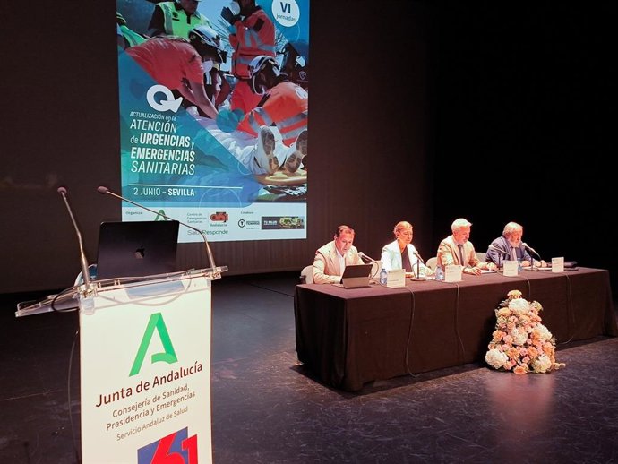 Jornada organizada por el Centro de Emergencias 061 para profesionales sanitarios desarrollada en el Teatro Central