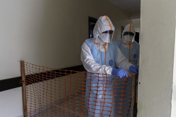 Fotografía de archivo de trabajadores sanitarios en un centro de tratamiento de ébola en Bunia, capital de la provincia de Ituri, en el noreste de República Democrática del Congo (RDC)