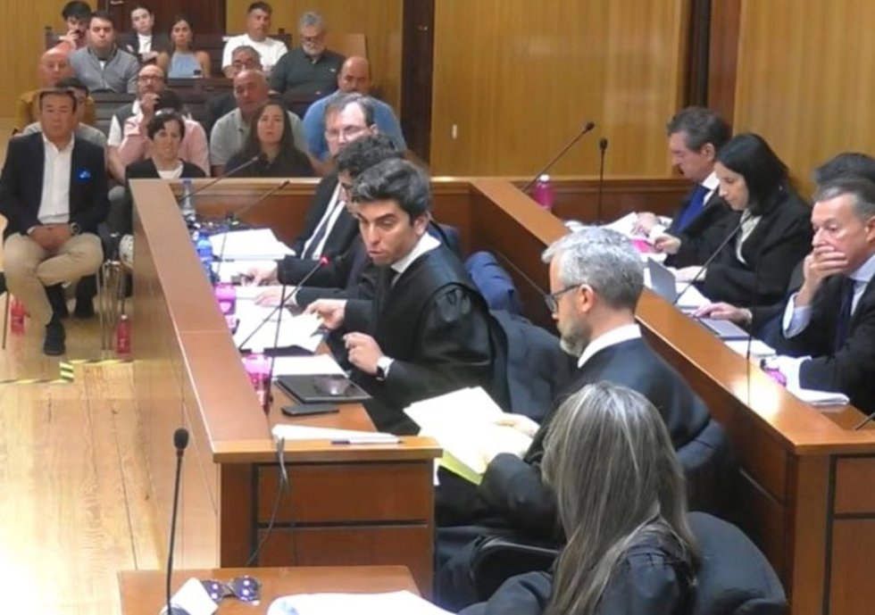 El defensor de María del Rosario V.L  y sus hijas Laura y 'Rosi' expone su informe final en la Audiencia de Valladolid en el juicio por el 'caso ataúdes'.