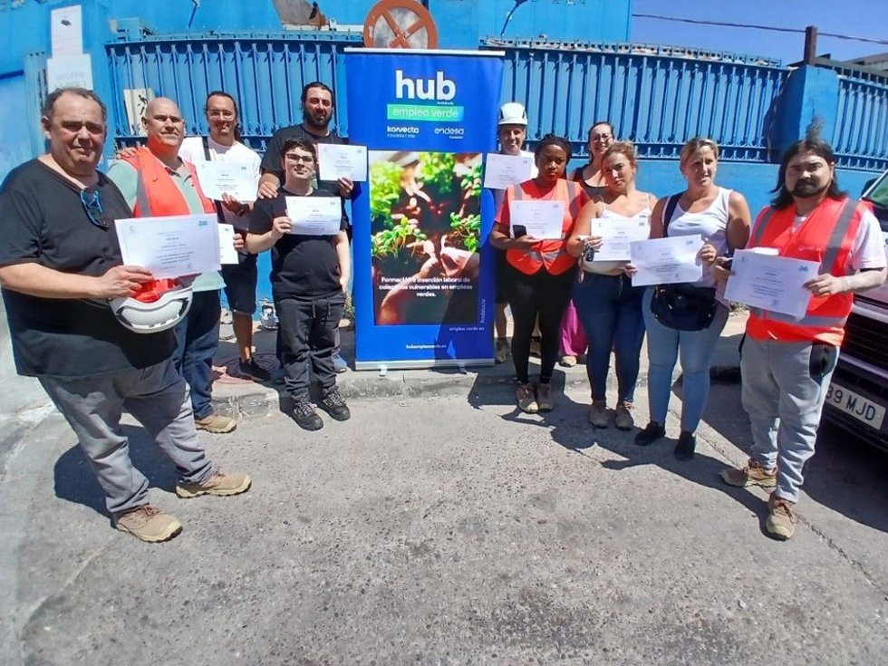 Participantes en la iniciativa formativa, impulsada por Fundación Endesa y Konecta Foundation, acerca del reciclaje de plástico