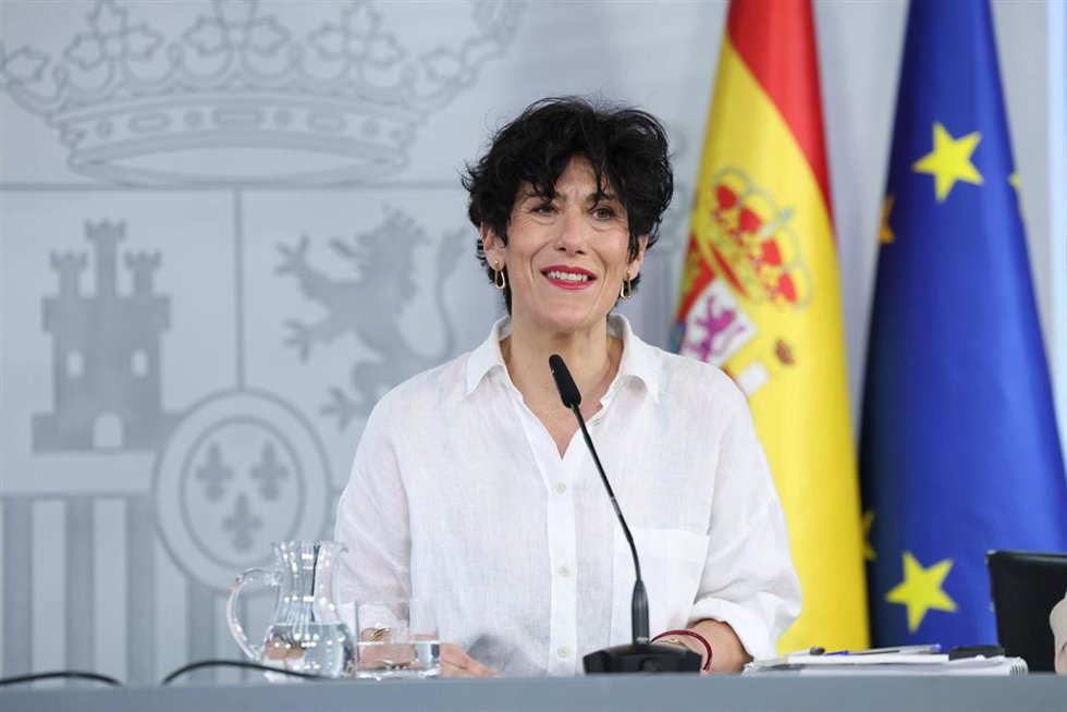 La ministra Portavoz, Elma Saiz, durante una rueda de prensa posterior al Consejo de Ministros, en el Palacio de la Moncloa, a 2 de junio de 2026, en Madrid (España).