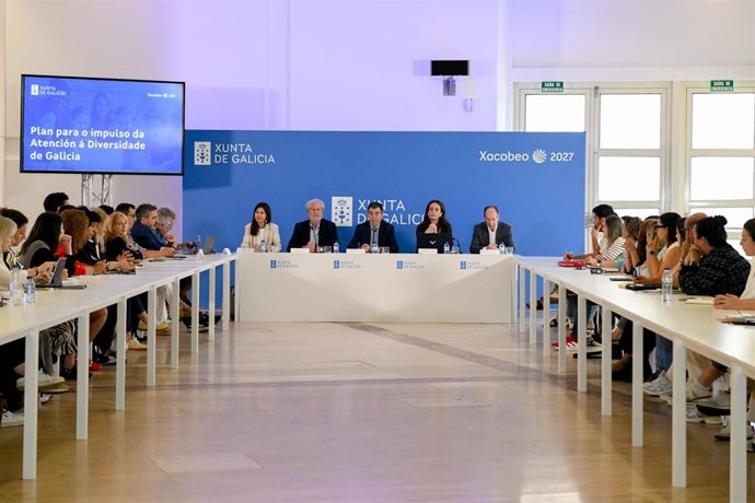 El conselleiro de Educación, Ciencia, FP e Universidades, Román Rodríguez, presenta el plan de atención a la diversidad.
