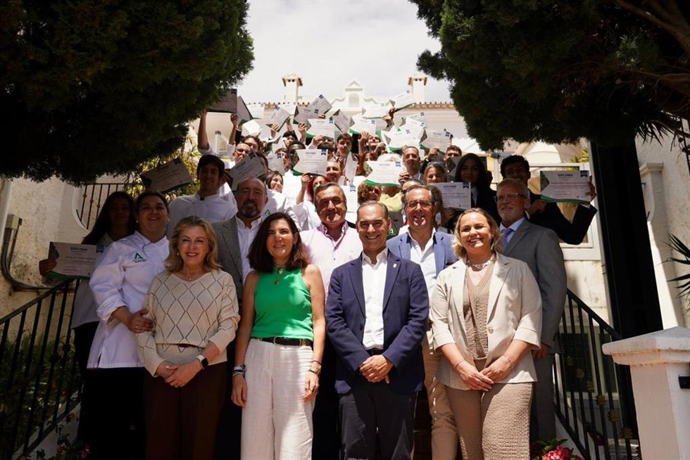 Entrega de los diplomas a los 44 alumnos que han terminado su formación en la 'Fonda'