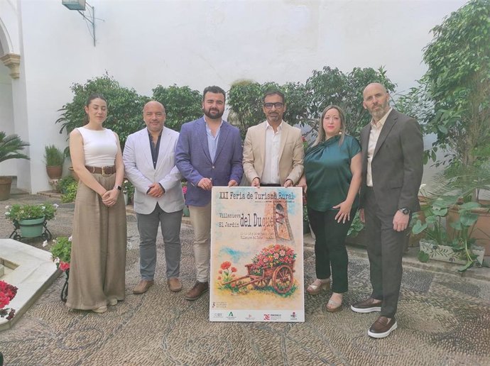 Autoridades en la presentación de la XXI Feria del Turismo Rural de Villanueva del Duque.