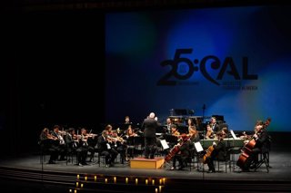 Archivo - Imagen de archivo de la Orquesta Ciudad de Almería (OCAL) durante el concierto 'Pura Luz'.