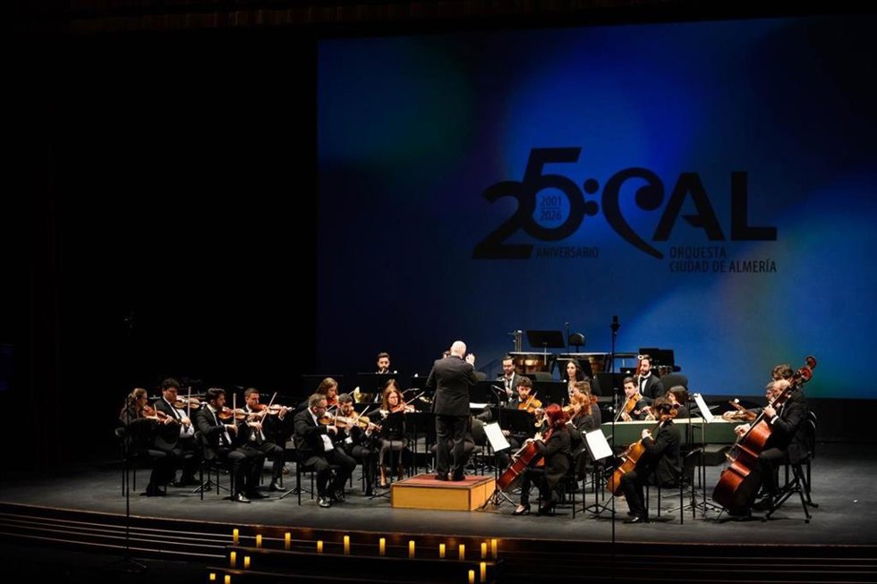 Archivo - Imagen de archivo de la Orquesta Ciudad de Almería (OCAL) durante el concierto 'Pura Luz'.
