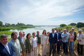 Visita de la consejera en funciones de Sostenibilidad y Medio Ambiente de la Junta de Andalucía, Catalina García, al entorno de la Laguna de Las Madres.