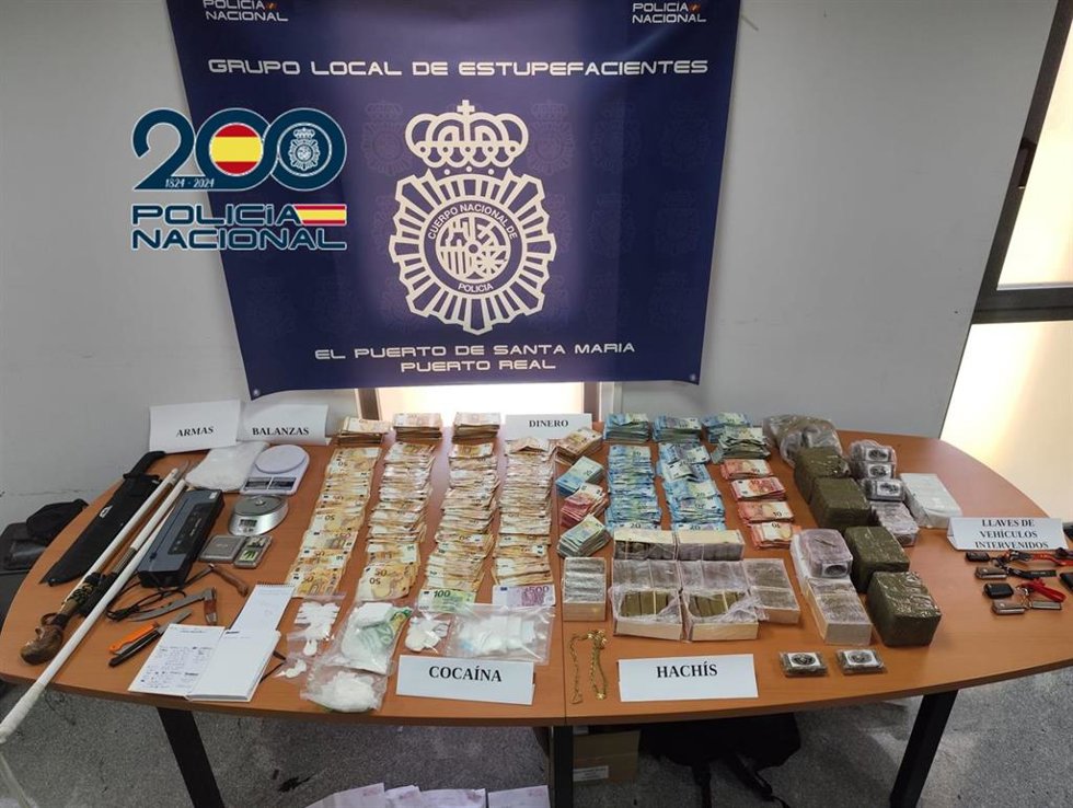 Dinero y droga incautada al desmantelar una red en Sanlúcar de Barrameda (Cádiz)