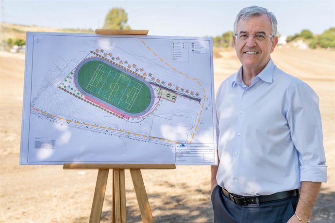 El alcalde de Estepona informa sobre el inicio de la construcción de un velódromo, que incluye campo de fútbol 11 e instalaciones de rugby