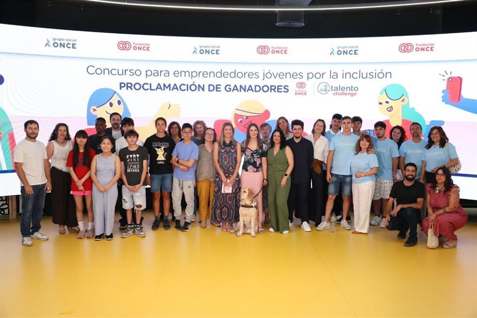 Equipos galardonados en los Premios X Talento Challenge de Fundación Once.