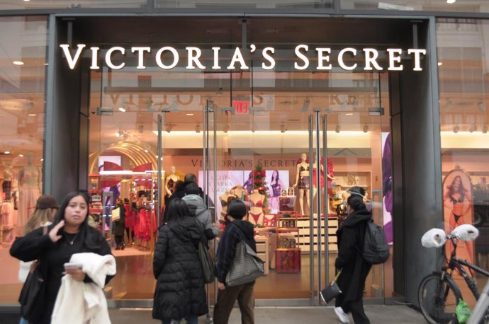 Archivo - November 14, 2025, New York, United States: A Victoria's Secret store is seen in Manhattan, New York City.