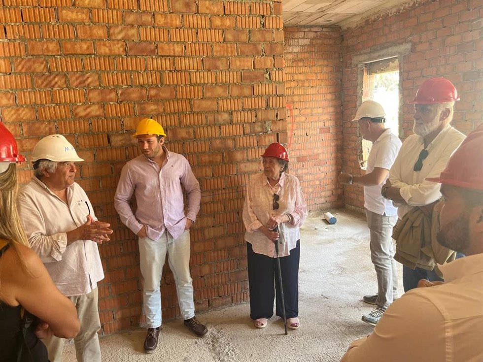 El vicepresidente segundo y responsable del Área de Transición Ecológica de la Diputación de Cádiz, Javier Vidal, en las obras de la futura residencia de mayores de Sanlúcar de Barrameda (Cádiz)