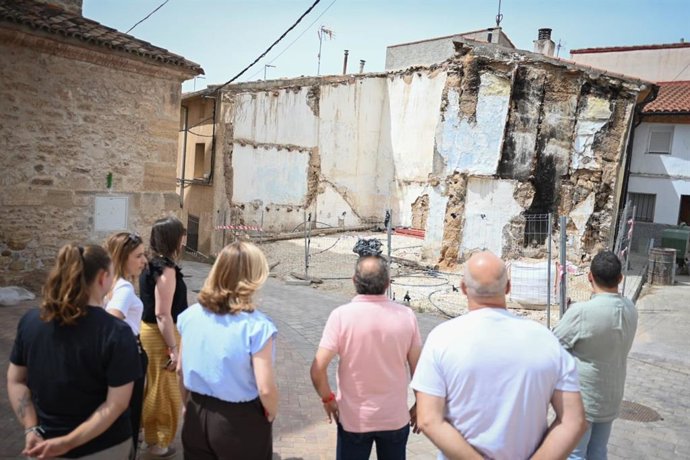 La secretaria general del PSOE Aragón, Pilar Alegría, visita Azuara un año después de las inundaciones.