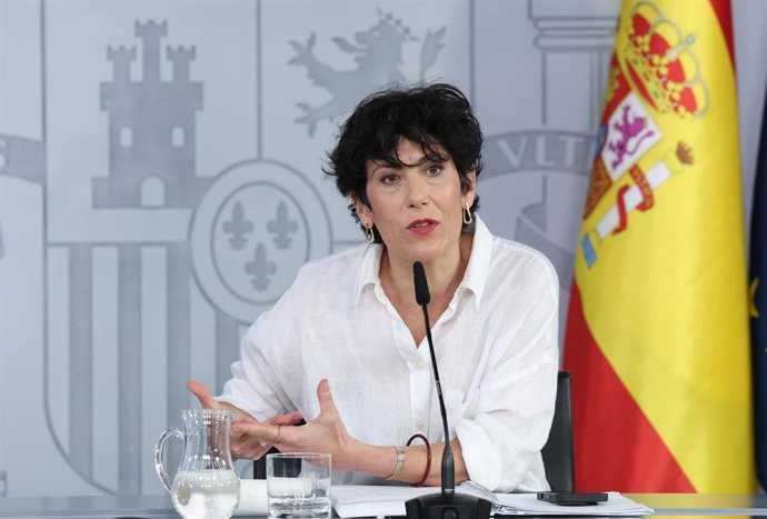 La portavoz del Gobierno, Elma Saiz, en la rueda de prensa tras el Consejo de Ministros