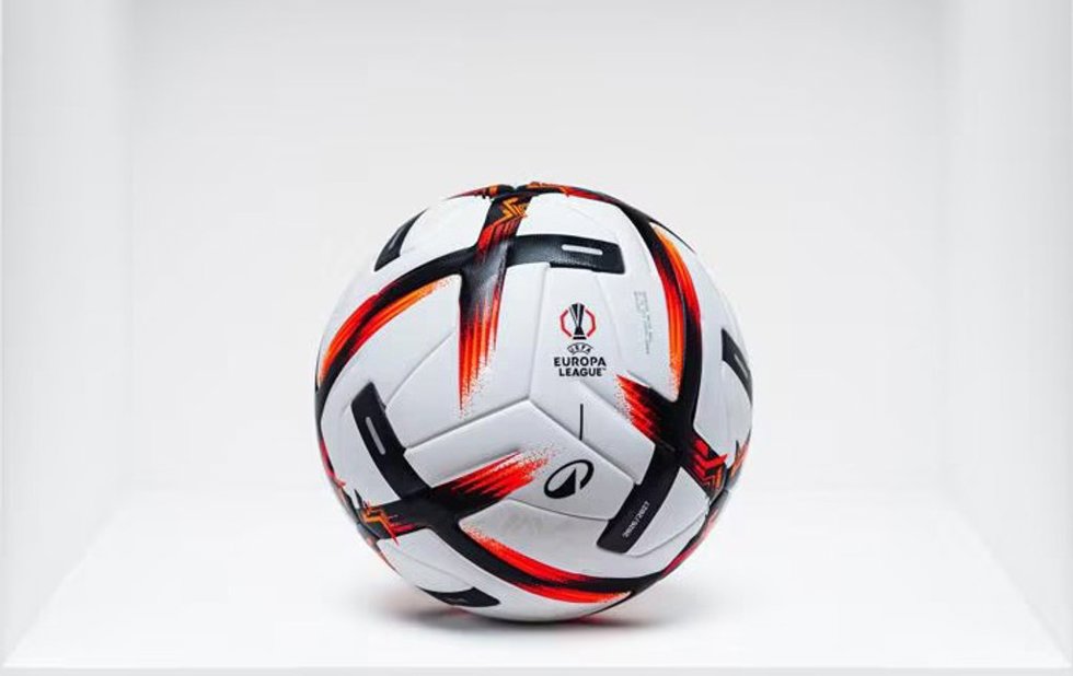 Imagen del balon KIPSTA para la temporada 26-27 de la Liga Europa de la UEFA