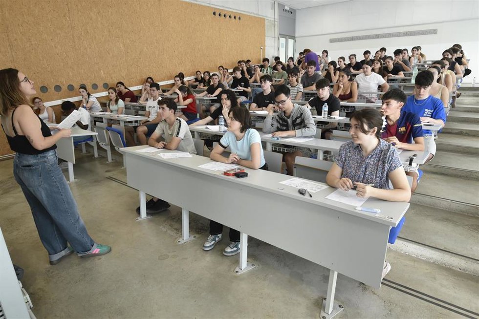 Alumnos comienzan la PAU 2026 en el Campus de Espinardo de la Universidad de Murcia, a 2 de junio de 2026, en Murcia, Región de Murcia (España). Más de 7.000 estudiantes de Bachillerato y Formación Profesional de Grado Superior comienzan hoy las Pruebas d
