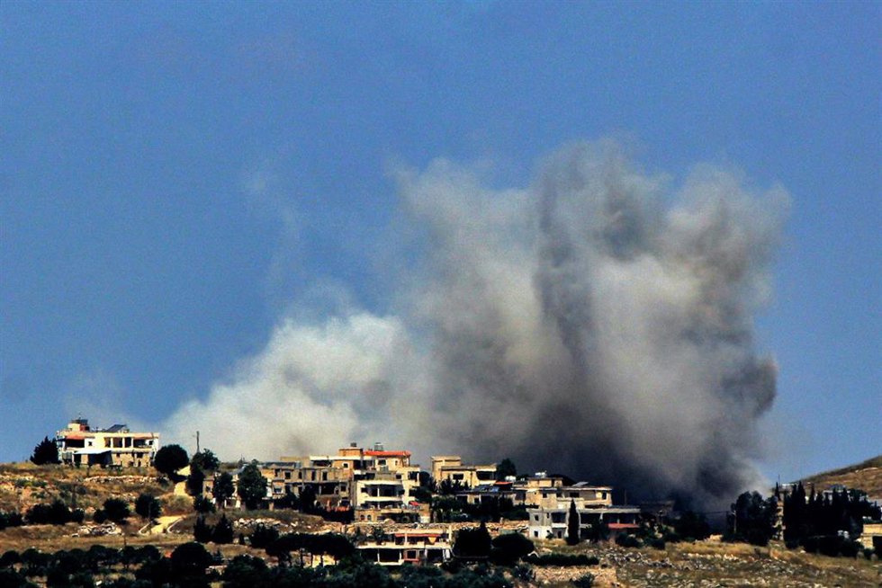 Columnas de humo en Kfar Tebniet, en el sur de Líbano, a causa de ataques de Israel