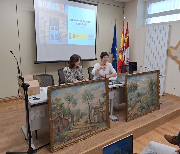 Presentación de los dos cuadros de Esteban Grunwald en la Jornada de Puertas Abiertas de la Subdelegación del Gobierno en Soria.