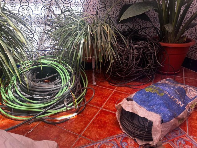 Cables de cobre robados hallados en una vivienda de Puerto Serrano (Cádiz)