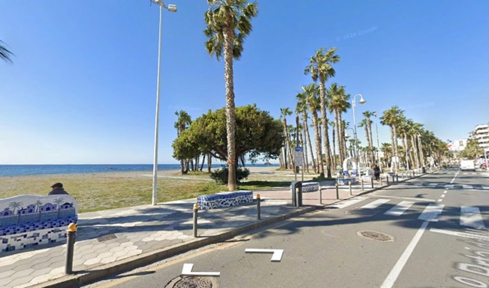 Un bañista de 80 años ha fallecido este martes por la tarde en la playa Puerta del Mar de Almuñécar (Granada).