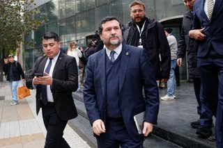 Santiago, 2 de junio de 2026.  Ejecutivo de Banco Santander de calle Agustinas con Miraflores es detenido por su vinculo con lavado de activos por parte del Tren de Aragua en Chile, como parte de una operacion de la Policia de Investigaciones donde