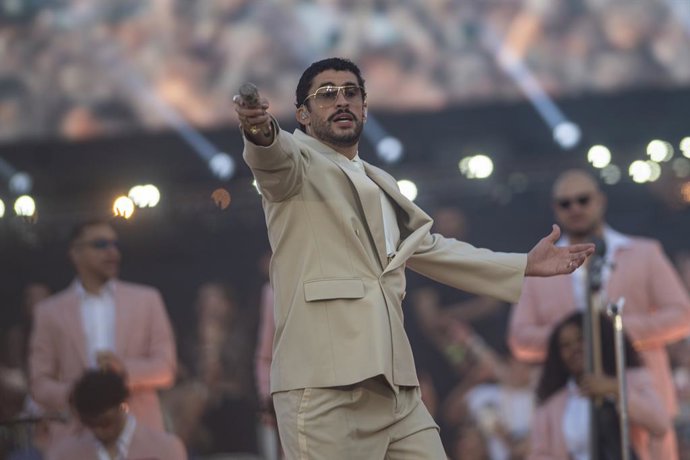 El cantante Bad Bunny durante su concierto en el Estadi Olímpic Lluís Companys, a 22 de mayo de 2026, en Barcelona, Catalunya (España). Bad Bunny actúa en Barcelona con dos conciertos seguidos dentro de su gira ‘DeBÍ TiRAR MáS FOToS World Tour’.