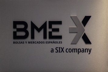 Archivo - Cartel del Instituto BME, en la inauguración de la VI edición del Club Financiero Inspiring Girls, en el Palacio de la Bolsa, a 18 de octubre de 2023, en Madrid (España). 
