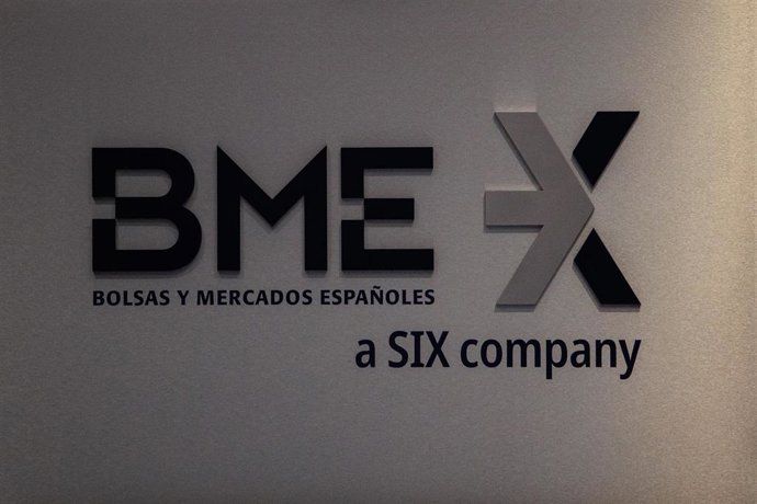 Archivo - Cartel del Instituto BME, en la inauguración de la VI edición del Club Financiero Inspiring Girls, en el Palacio de la Bolsa, a 18 de octubre de 2023, en Madrid (España). 