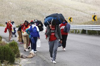 Colchane, 15 de Febrero del 2022. Un grupo de venezolanos retenidos por carabineros y el ejercito por entrar de manera irregular al pais, no fueron aceptados en su reconduccion a Bolivia. Alex Diaz/Aton Chile