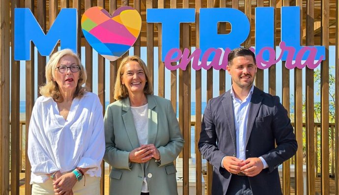 La alcaldesa, Luisa García Chamorro, la teniente de alcalde de Promoción Turística, María Ángeles Escámez, y el teniente de alcalde de Playas, José Peña, han presentado este martes la campaña.