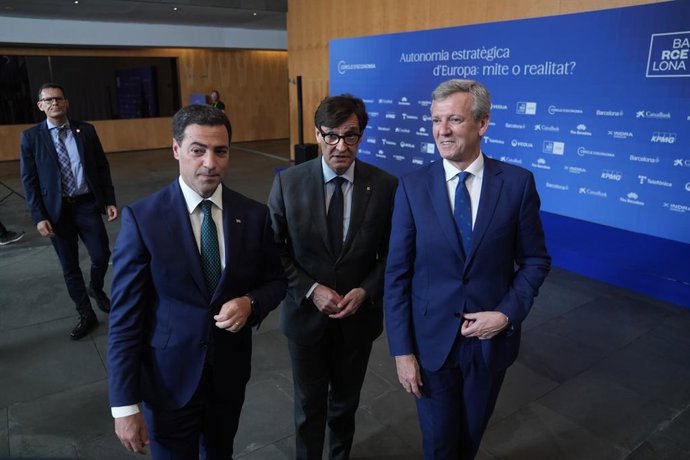 El president de la Generalitat, Salvador Illa, el lehendakari, Imanol Pradales, i el president de la Xunta, Alfonso Rueda