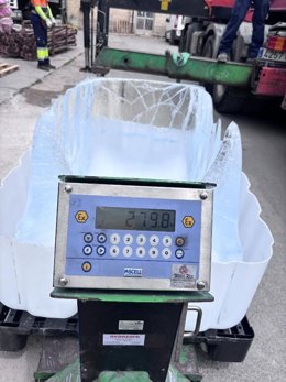 El cubo de hielo de la construcción Passivhaus alcanza los 280 kgs tras 13 días, frente al hielo de la casa tradicional