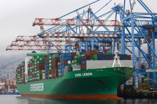 Valparaiso, 9 de enero  2026 Movimiento de containers en el Terminal Pacifico Sur en Valparaiso Sebastian Cisternas/ Aton Chile