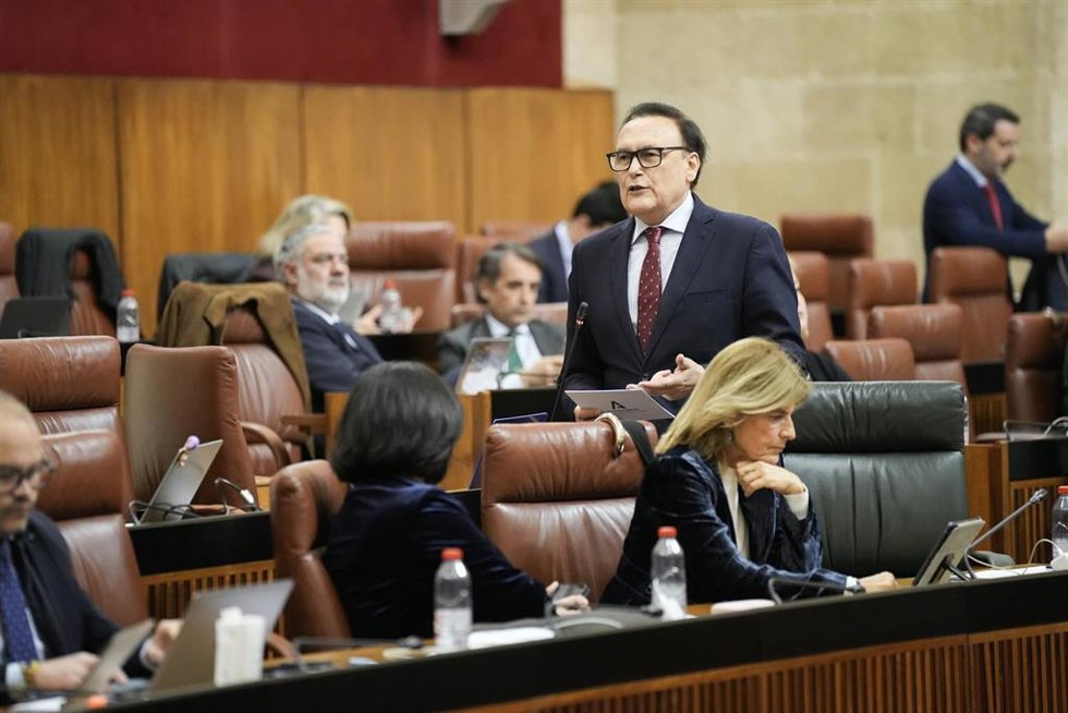Archivo - El consejero de Universidad, Investigación e Innovación, José Carlos Gómez Villamandos, interviene en el Parlamento andaluz. (Foto de archivo).
