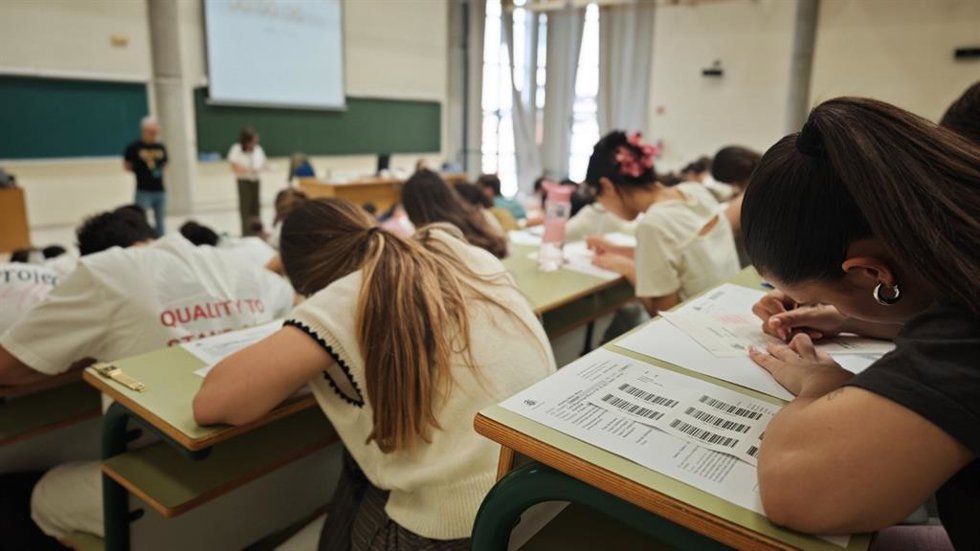 Estudiantes haciendo la PAU