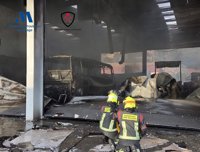 Declarado un incendio en una fábrica de camiones en El Trapiche en Vélez-Málaga
