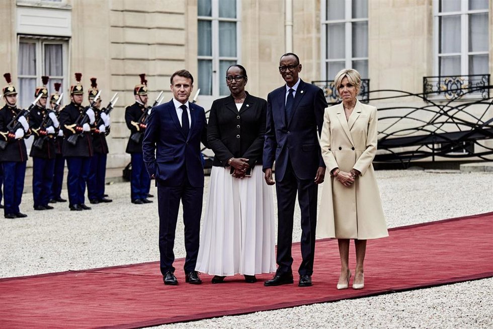 Archivo - El presidente de Francia, Emmanuel Macron, junto a su esposa; su homólogo ruandés, Paul Kagame, y su mujer