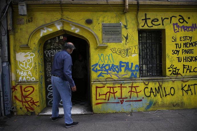 Santiago, 17 de marzo de 2022. Sede de la Comisión de DDHH, ex clínica Santa Lucía de la DINA, que fue nuevamente asaltada y vandalizada poniendo en riesgo el lugar como sitio de memoria ubicado en calle Santa Lucía 162. Marcelo Hernandez/Aton Chile