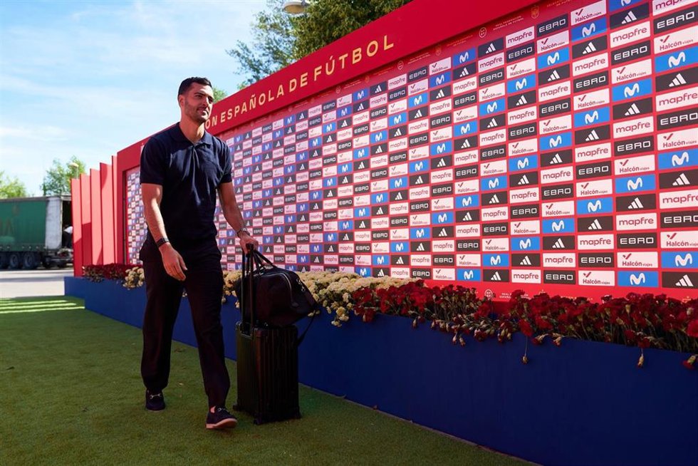 Mikel Merino a su llegada a la concentración de la selección española masculina de fútbol en la Ciudad del Fútbol de Las Rozas (Madrid)