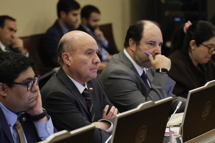 Valparaiso, 2 de junio 2026 el ministro de Hacienda Jorge Quiroz y el ministro de Trabajo Tomas Rau durante la Comision de Hacienda de la Camara de Diputados Sebastian Cisternas/Aton Chile