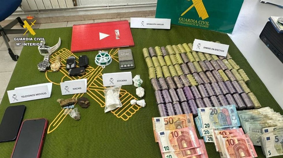 Dinero y bienes incautados durante una operación en Alpedrete