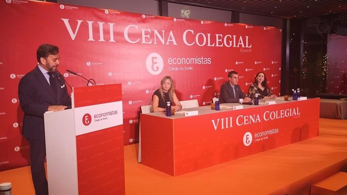 El presidente de la Cámara de Cuentas, Manuel Alejandro Cardenete, en la clausura de la VIII Cena Colegial del Colegio de Economistas de Sevilla.