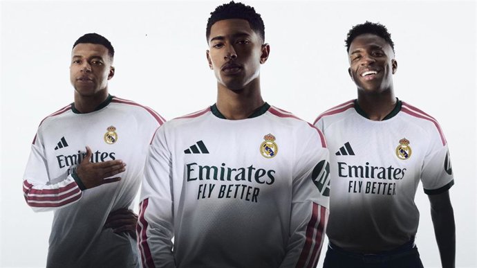 Archivo - Mbappé, Bellingham y Vinícius con la camiseta del Real Madrid para la temporada 26-27