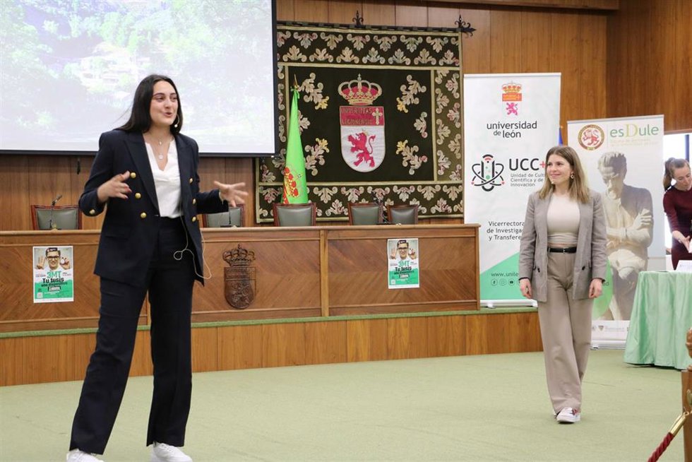 Archivo - La profesora de la ULE Sarah Panera, que disputa este jueves la final del certamen 'Solo de Ciencia'.