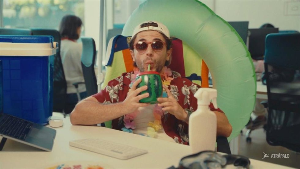 Imagen del vídeo de la campaña 'El verano empieza cuando lo reservas'