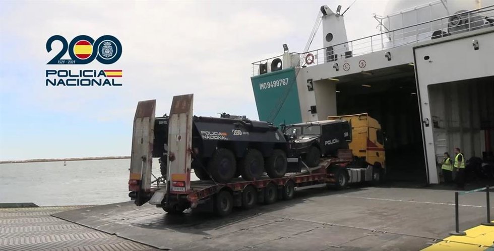 Traslado de efectivos y material de la Policía Nacional desde el Puerto de Huelva hasta Canarias.
