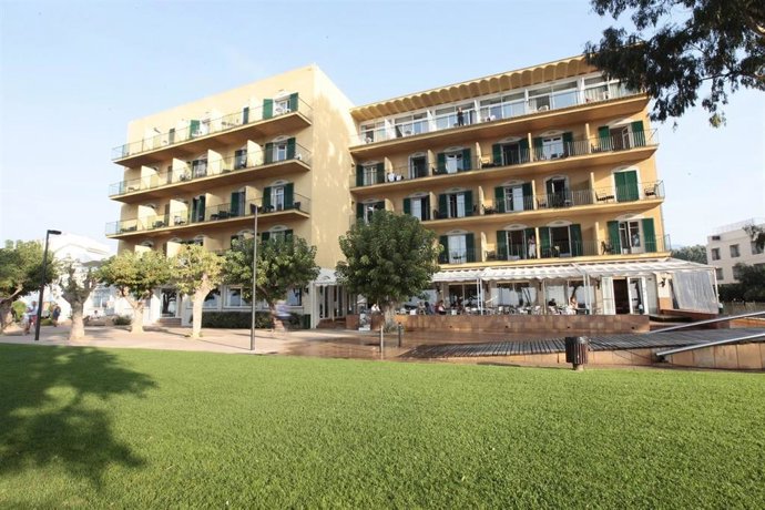 Archivo - GAT Hospitality asume la gestión interina del Hotel Roses Platja en la Costa Brava, propiedad de HIP.