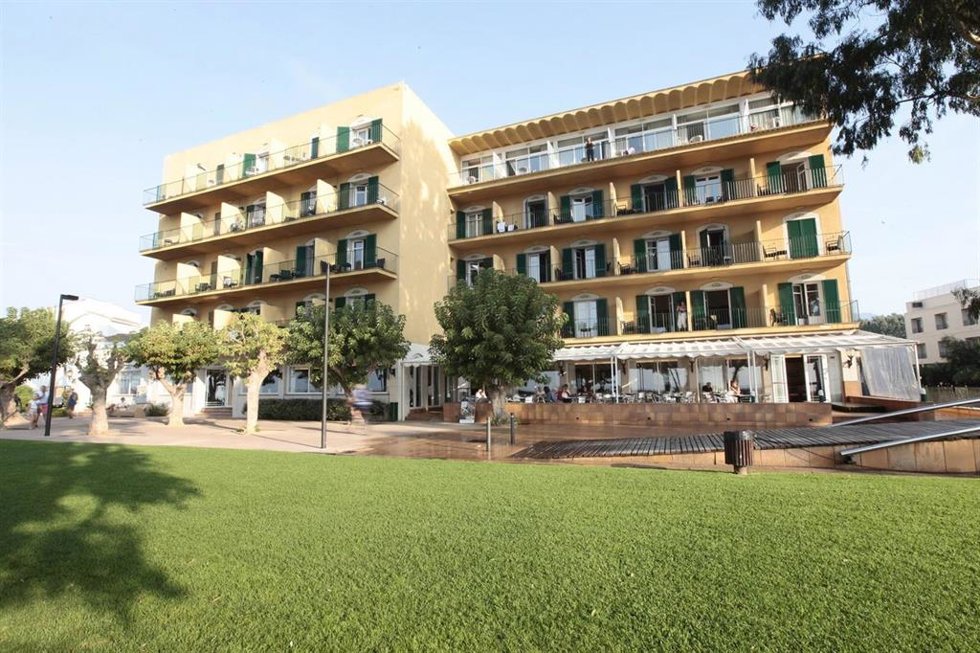 Archivo - GAT Hospitality asume la gestión interina del Hotel Roses Platja en la Costa Brava, propiedad de HIP.